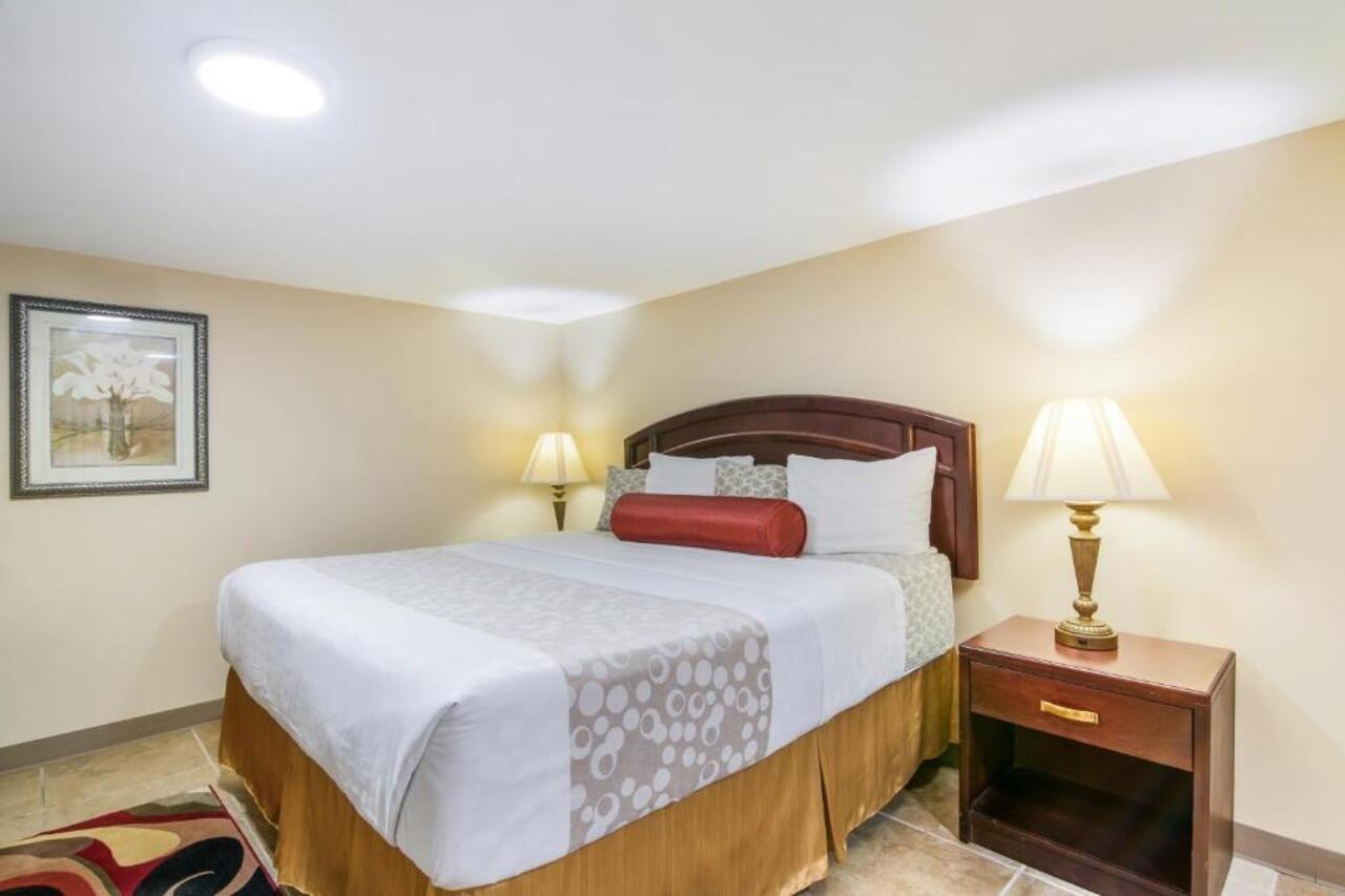 Rodeway Inn Weedsport Exterior foto
