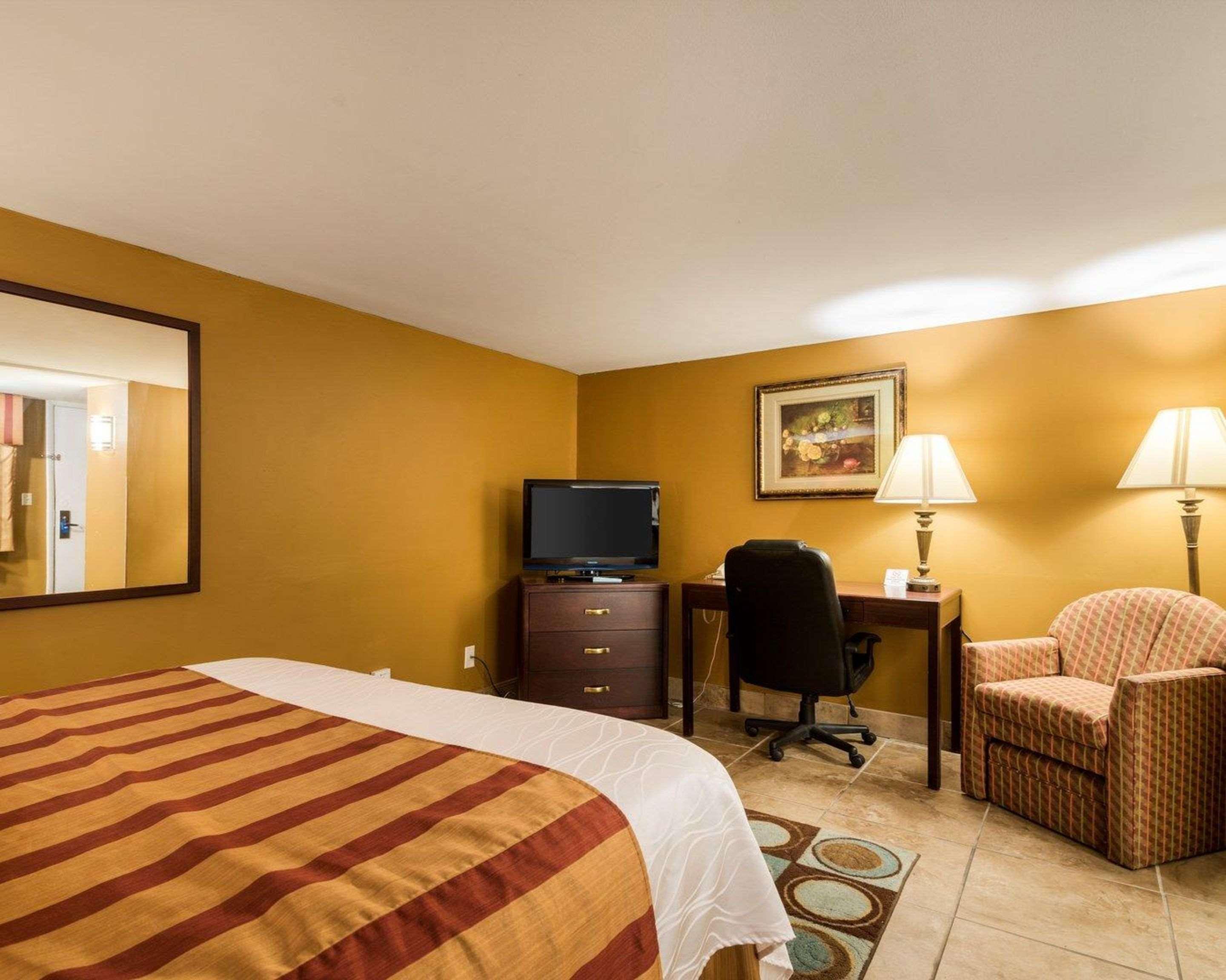 Rodeway Inn Weedsport Exterior foto