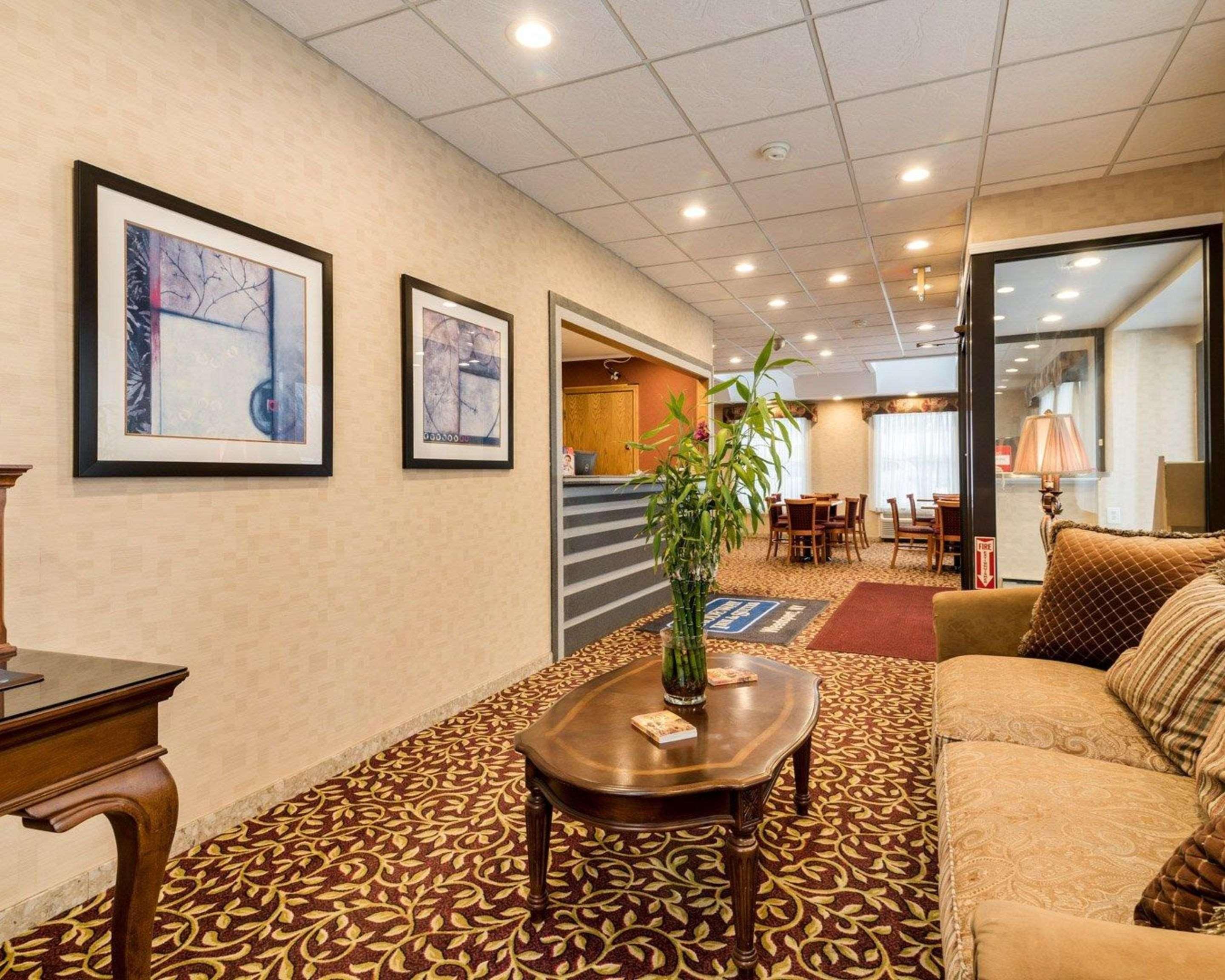 Rodeway Inn Weedsport Exterior foto