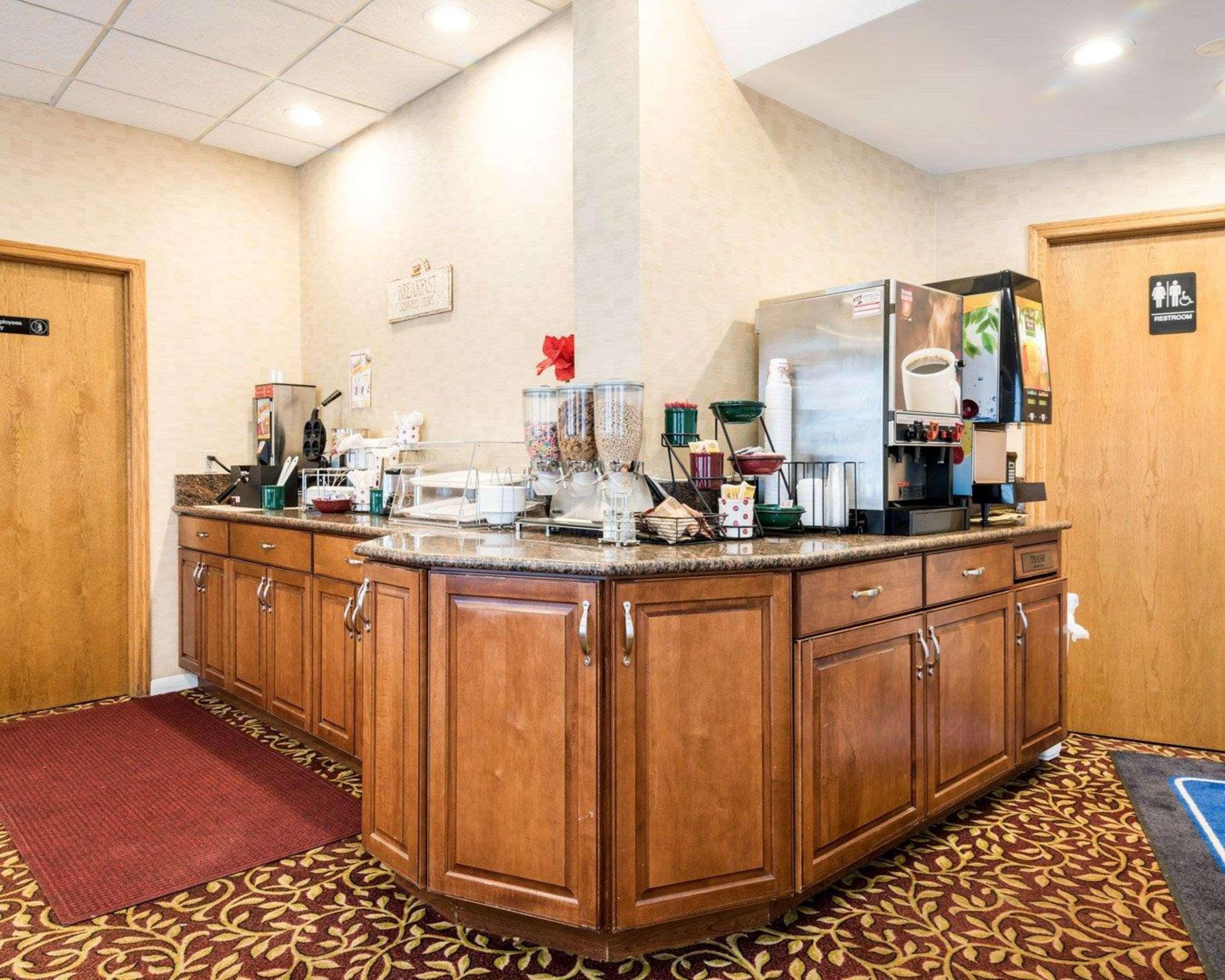Rodeway Inn Weedsport Exterior foto